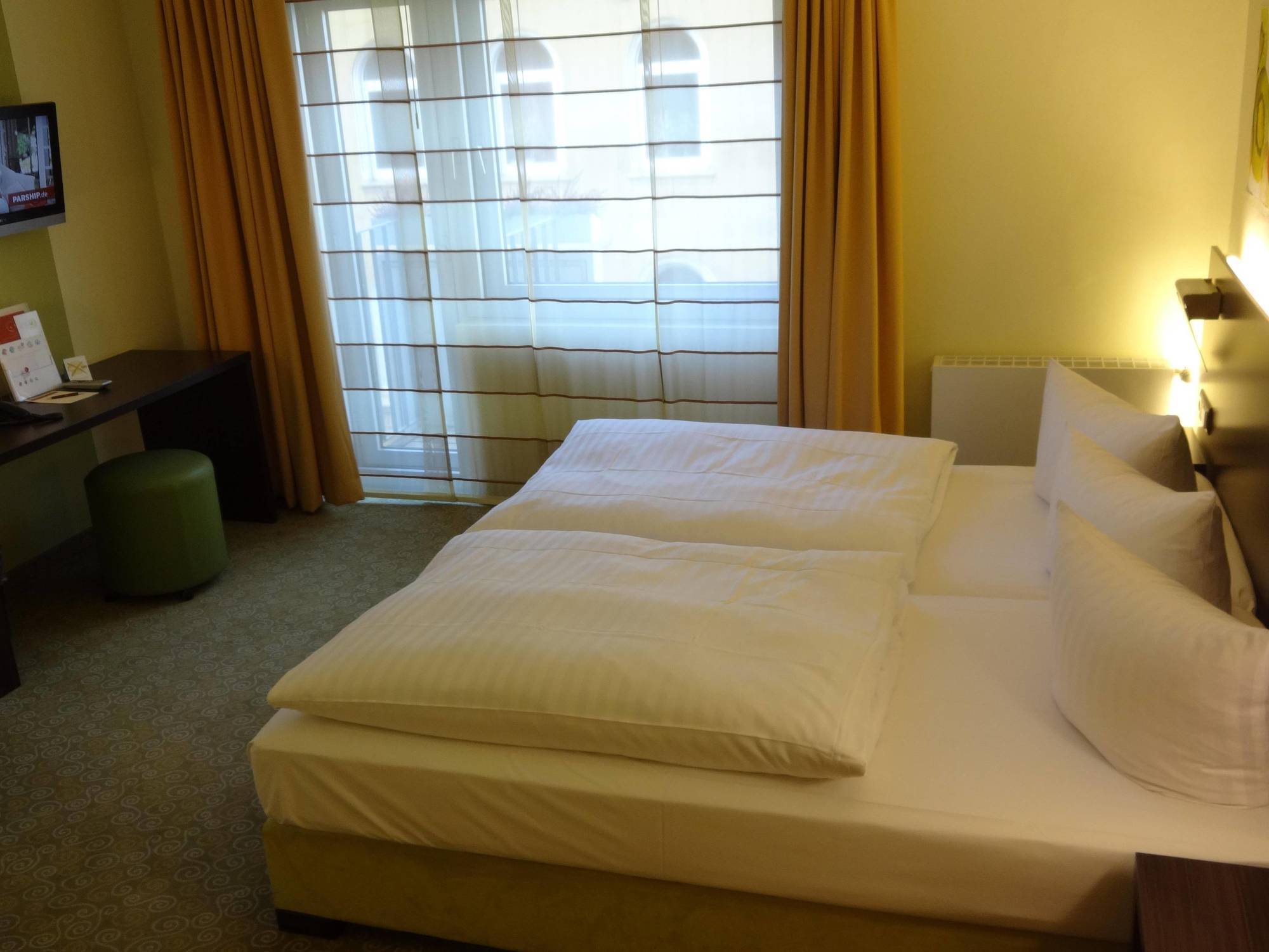 Hotel June Six